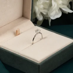 SOLITAIRE BASKET-SET CUSHION DIAMOND RING - 0.75ct - WG
