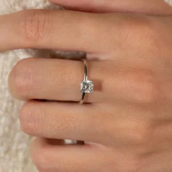 SOLITAIRE BASKET-SET CUSHION DIAMOND RING - 0.75ct - WG
