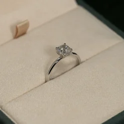 SOLITAIRE BASKET-SET CUSHION DIAMOND RING - 1.0ct - WG