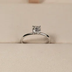 SOLITAIRE BASKET-SET CUSHION DIAMOND RING - 0.75ct - WG