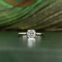 SOLITAIRE BASKET-SET CUSHION DIAMOND RING - 1.0ct - WG