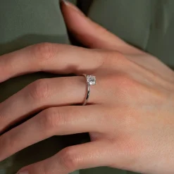 SOLITAIRE BASKET-SET CUSHION DIAMOND RING - 1.0ct - WG