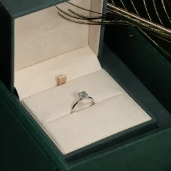 SOLITAIRE BASKET-SET CUSHION DIAMOND RING - 1.0ct - WG
