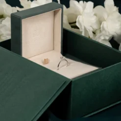 SOLITAIRE BASKET-SET CUSHION DIAMOND RING - 0.75ct - WG
