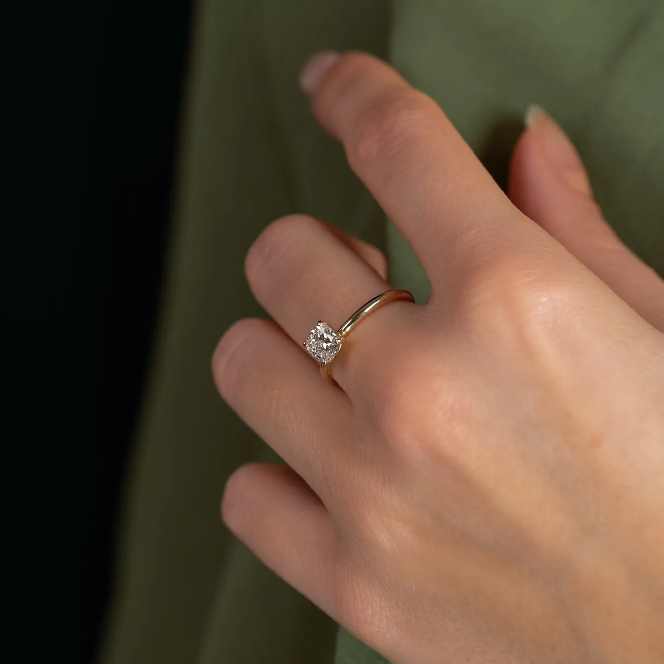 SOLITAIRE BASKET-SET CUSHION DIAMOND RING - 1.0ct - YG