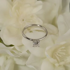 SOLITAIRE BASKET-SET CUSHION DIAMOND RING - 0.75ct - WG