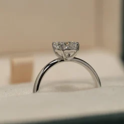 SOLITAIRE BASKET-SET CUSHION DIAMOND RING - 1.0ct - WG