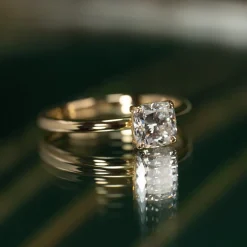 SOLITAIRE BASKET-SET CUSHION DIAMOND RING - 1.0ct - YG