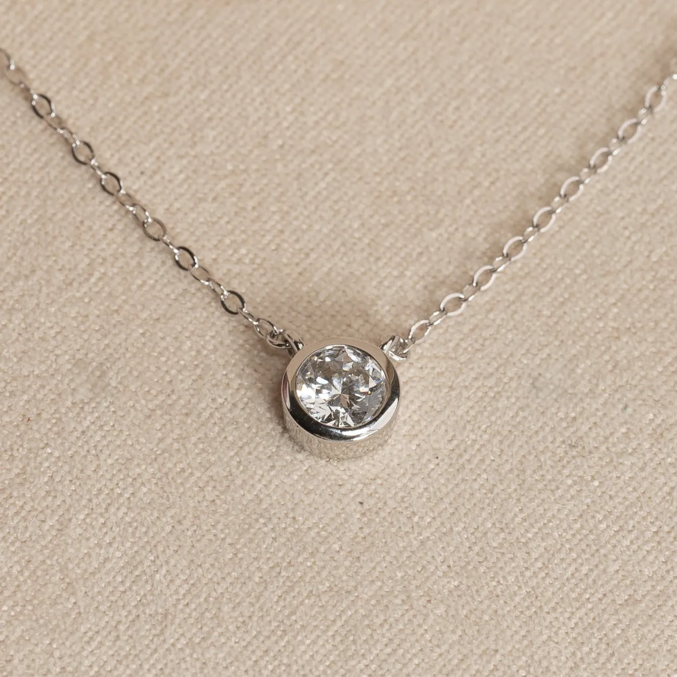 SOLITAIRE BEZEL DIAMOND NECKLACE - 0.5ct - WG