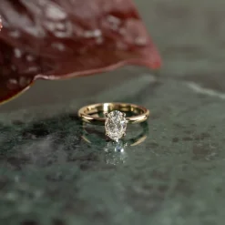 SOLITAIRE OVAL-CUT DIAMOND RING - 1.0ct - YG