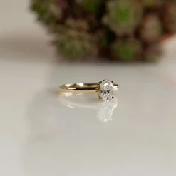 SOLITAIRE OVAL-CUT DIAMOND RING - 0.75ct - YG