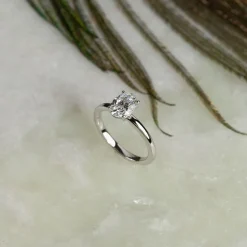 SOLITAIRE OVAL-CUT DIAMOND RING - 1.0ct - WG