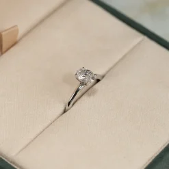 SOLITAIRE OVAL-CUT DIAMOND RING - 0.75ct - WG