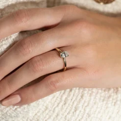SOLITAIRE OVAL-CUT DIAMOND RING - 0.75ct - YG