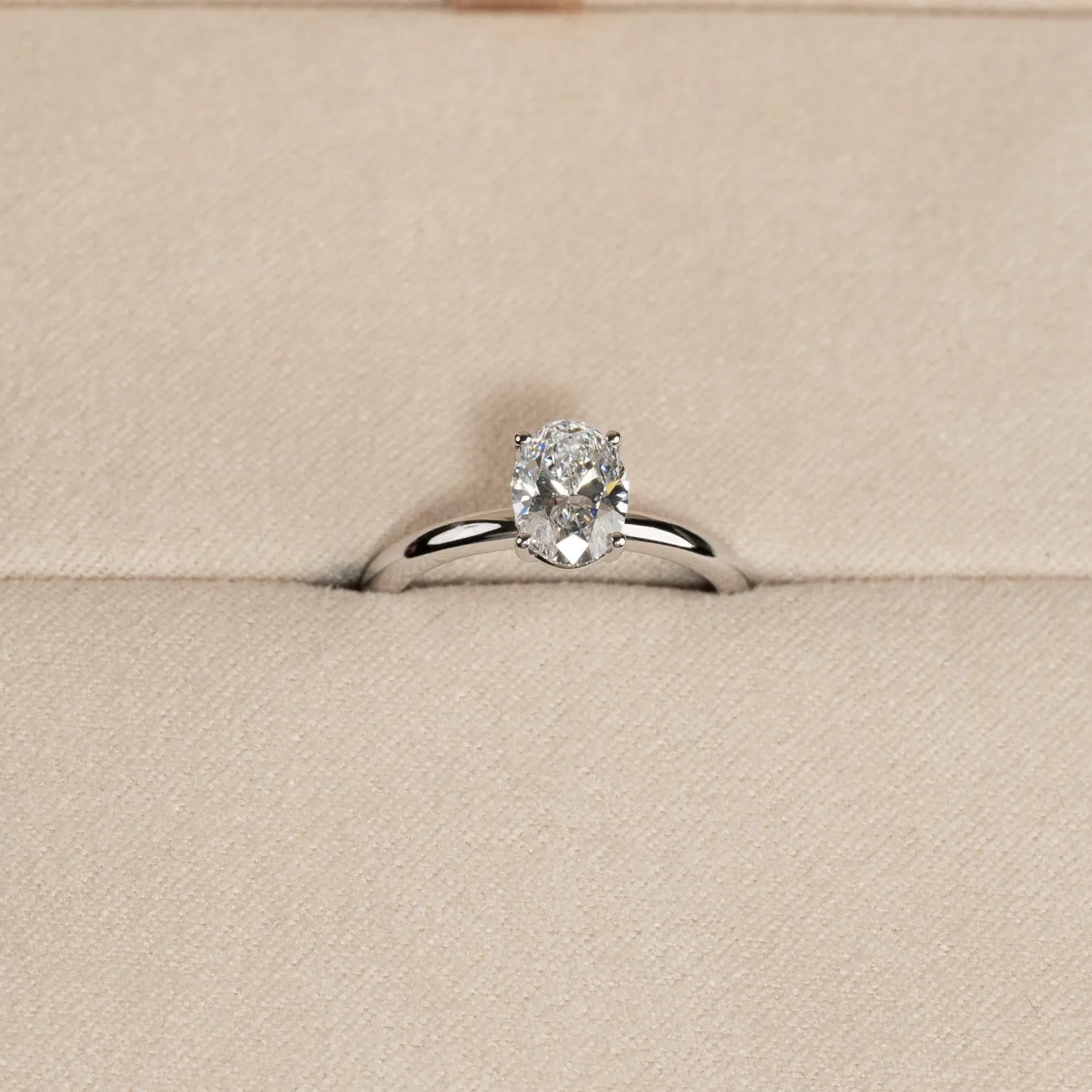 SOLITAIRE OVAL-CUT DIAMOND RING - 1.0ct - WG