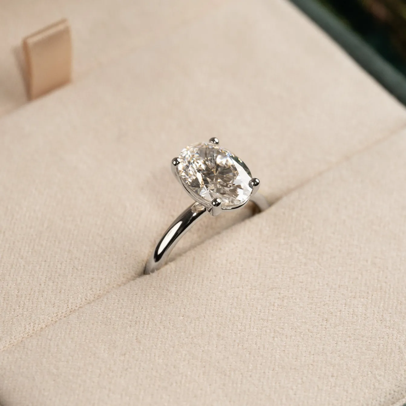 SOLITAIRE OVAL-CUT DIAMOND RING - 3.0ct - WG