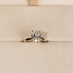 SOLITAIRE OVAL-CUT DIAMOND RING - 3.0ct - YG