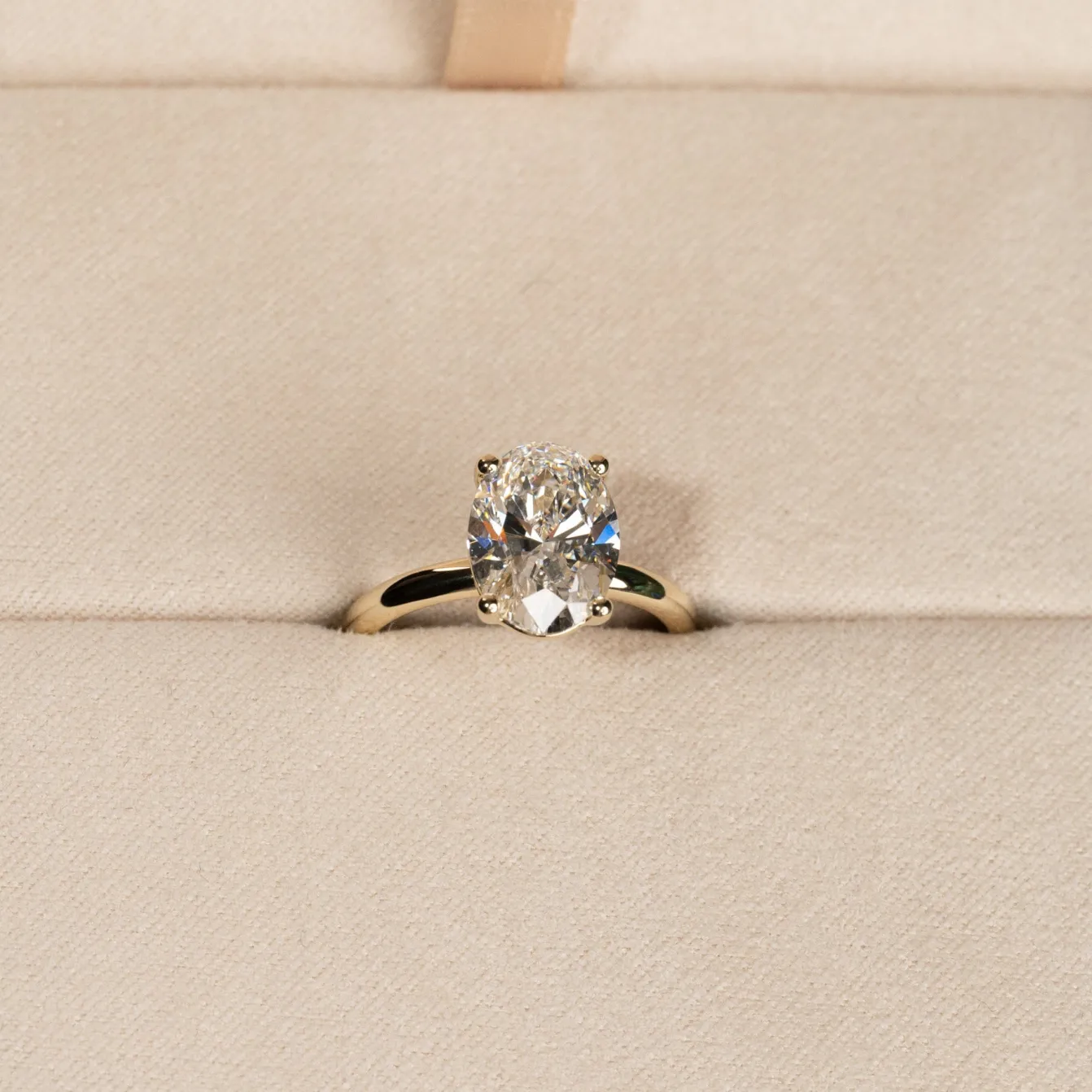 SOLITAIRE OVAL-CUT DIAMOND RING - 3.0ct - YG