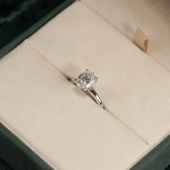 SOLITAIRE OVAL-CUT DIAMOND RING - 1.5ct - WG