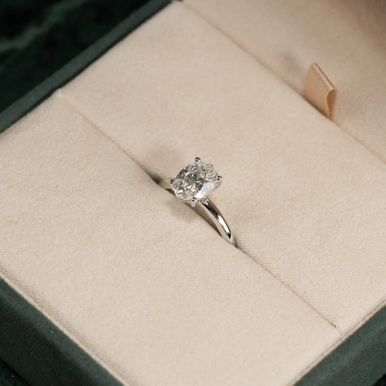 SOLITAIRE OVAL-CUT DIAMOND RING - 1.5ct - WG