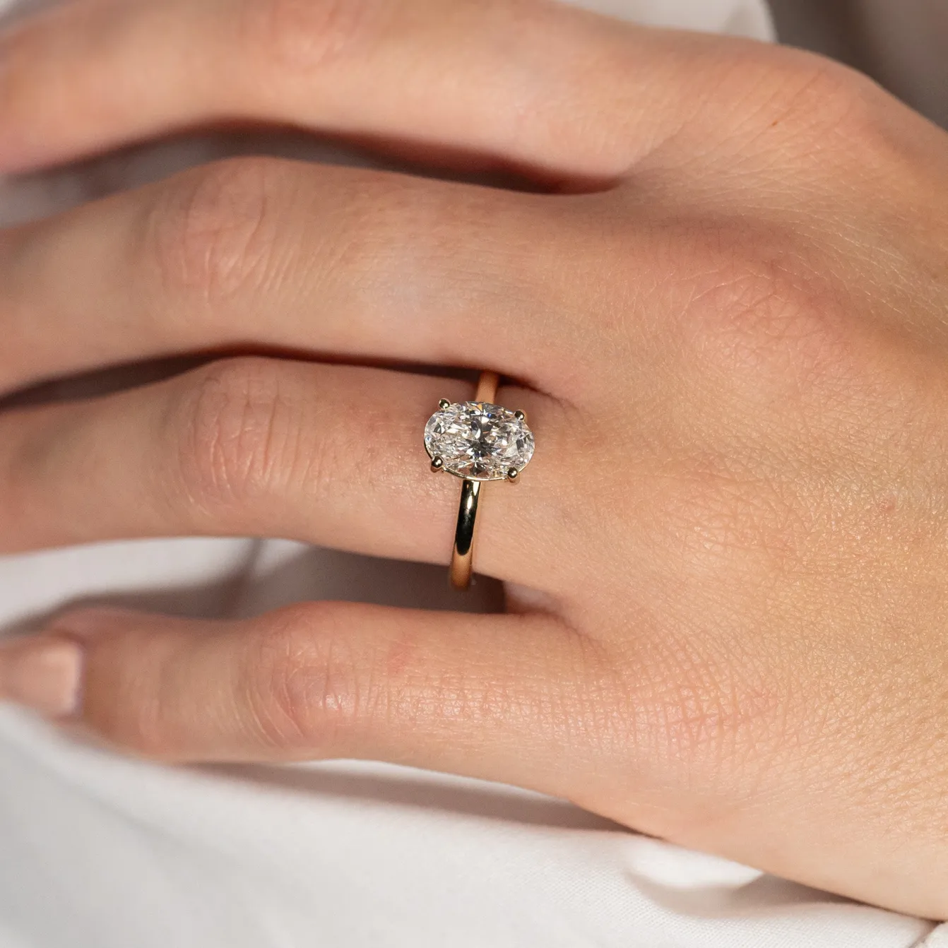 SOLITAIRE OVAL-CUT DIAMOND RING - 2.0ct - YG