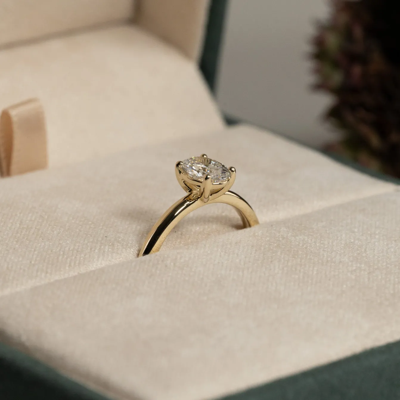 SOLITAIRE OVAL-CUT DIAMOND RING - 0.75ct - YG