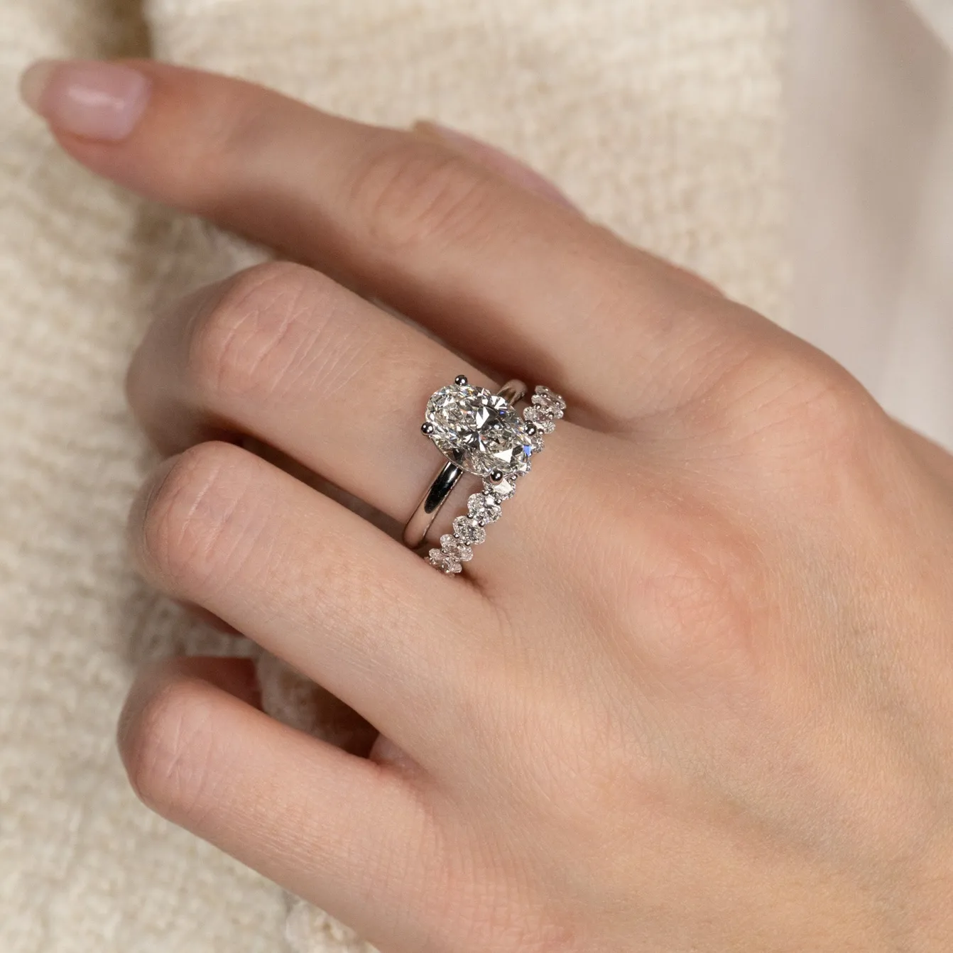 SOLITAIRE OVAL-CUT DIAMOND RING - 3.0ct - WG