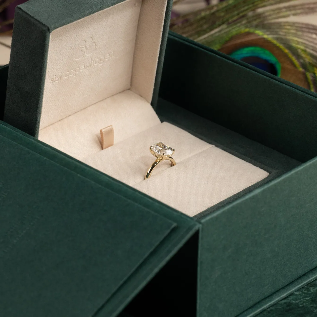 SOLITAIRE OVAL-CUT DIAMOND RING - 3.0ct - YG