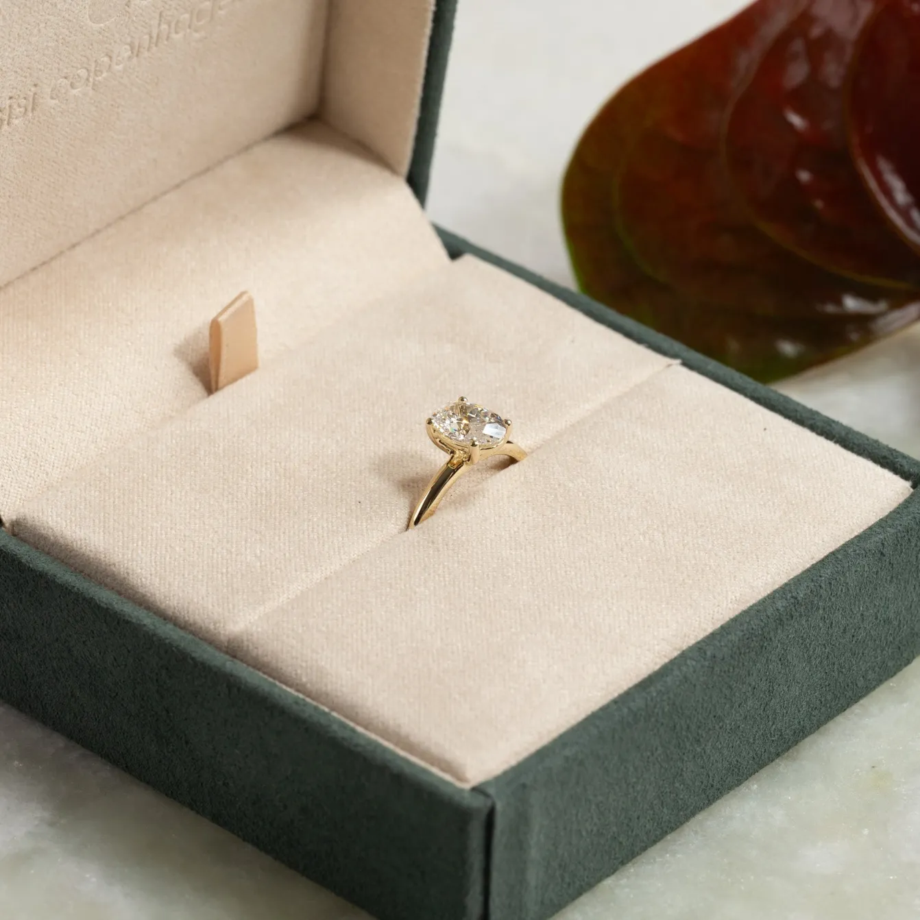 SOLITAIRE OVAL-CUT DIAMOND RING - 1.5ct - YG