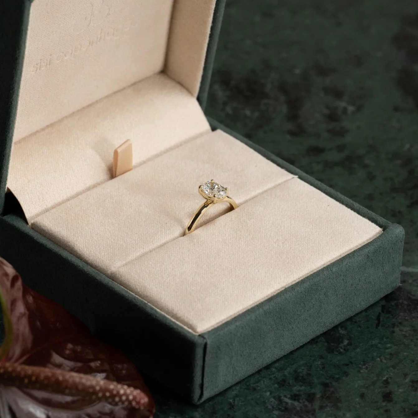 SOLITAIRE OVAL-CUT DIAMOND RING - 1.0ct - YG
