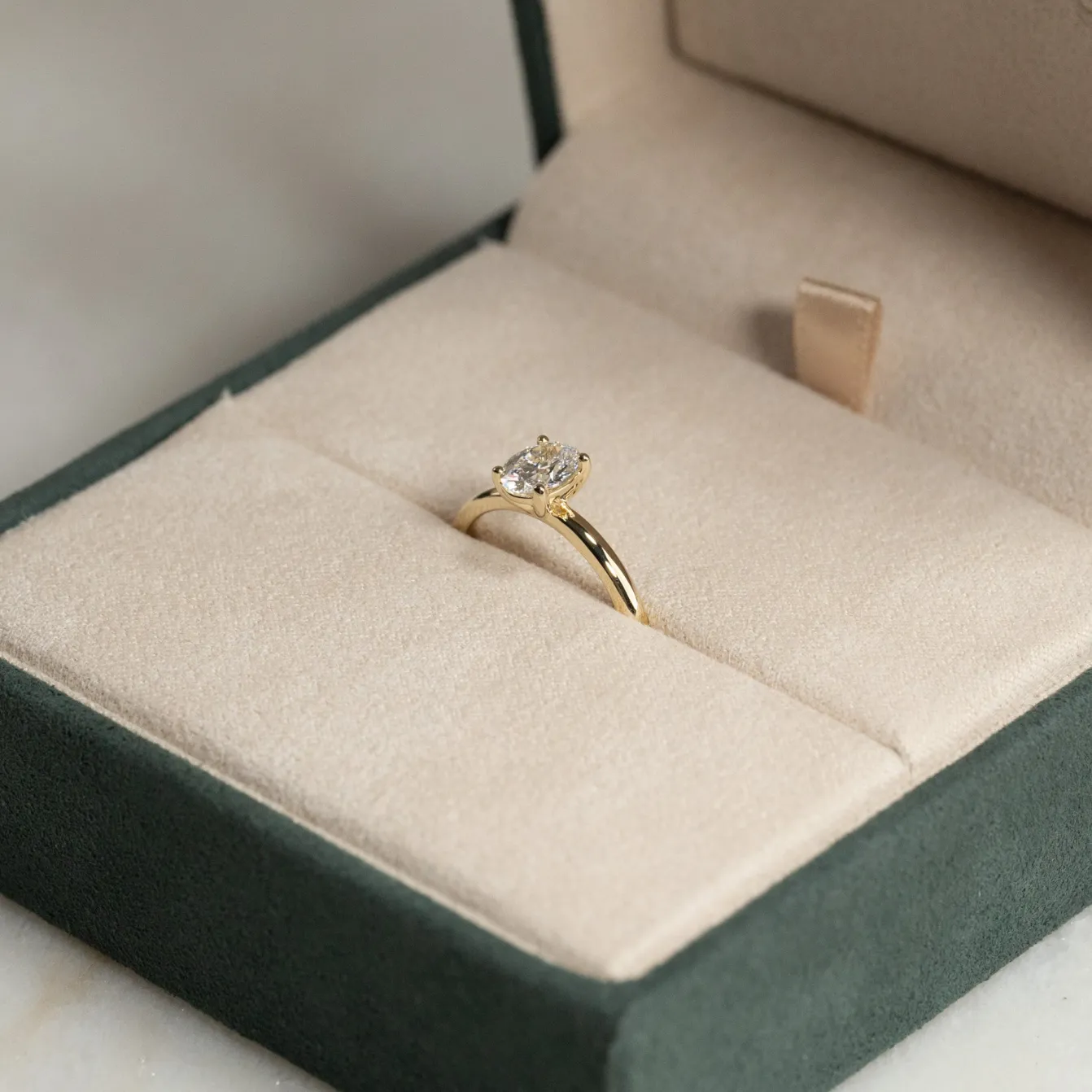 SOLITAIRE OVAL-CUT DIAMOND RING - 0.75ct - YG