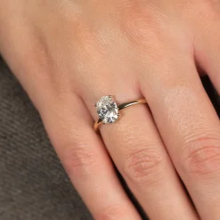 SOLITAIRE OVAL-CUT DIAMOND RING - 1.5ct - YG