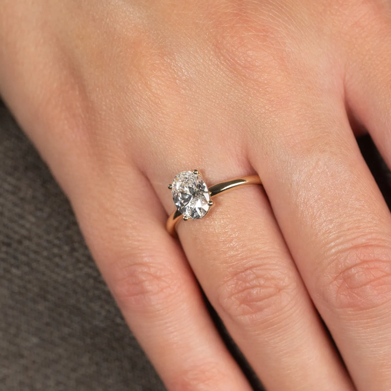 SOLITAIRE OVAL-CUT DIAMOND RING - 1.5ct - YG