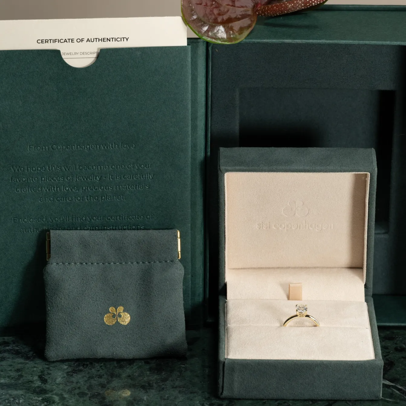 SOLITAIRE OVAL-CUT DIAMOND RING - 1.0ct - YG