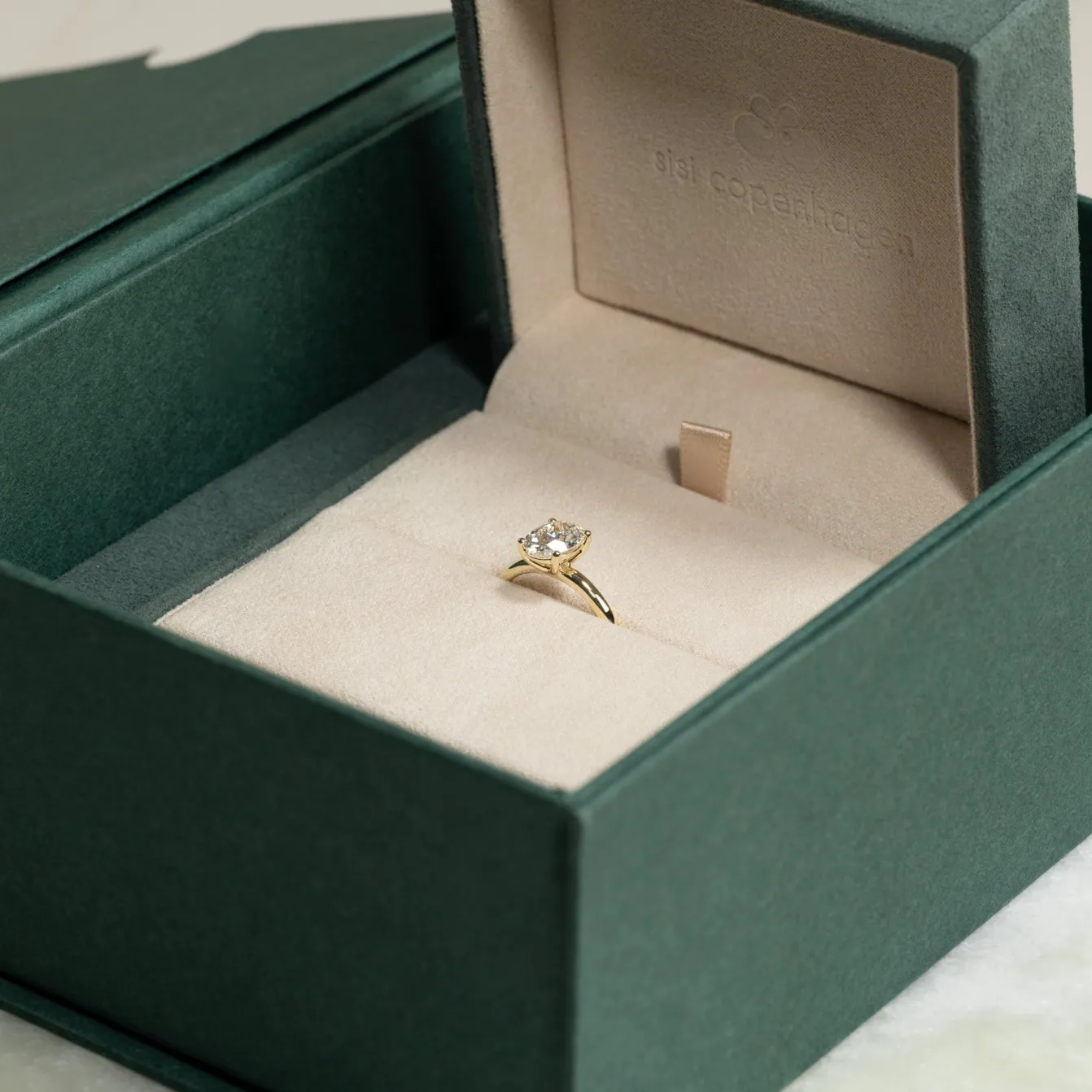 SOLITAIRE OVAL-CUT DIAMOND RING - 1.5ct - YG