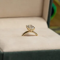 SOLITAIRE OVAL-CUT DIAMOND RING - 2.0ct - YG