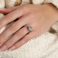 SOLITAIRE OVAL-CUT DIAMOND RING - 3.0ct - WG