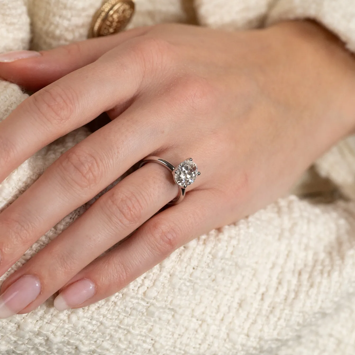 SOLITAIRE OVAL-CUT DIAMOND RING - 3.0ct - WG