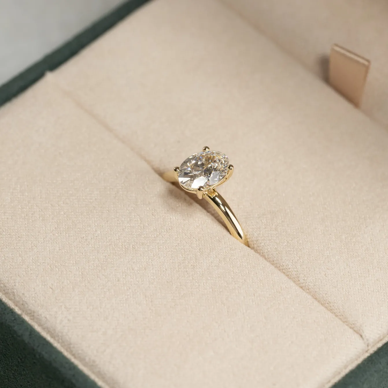 SOLITAIRE OVAL-CUT DIAMOND RING - 1.5ct - YG