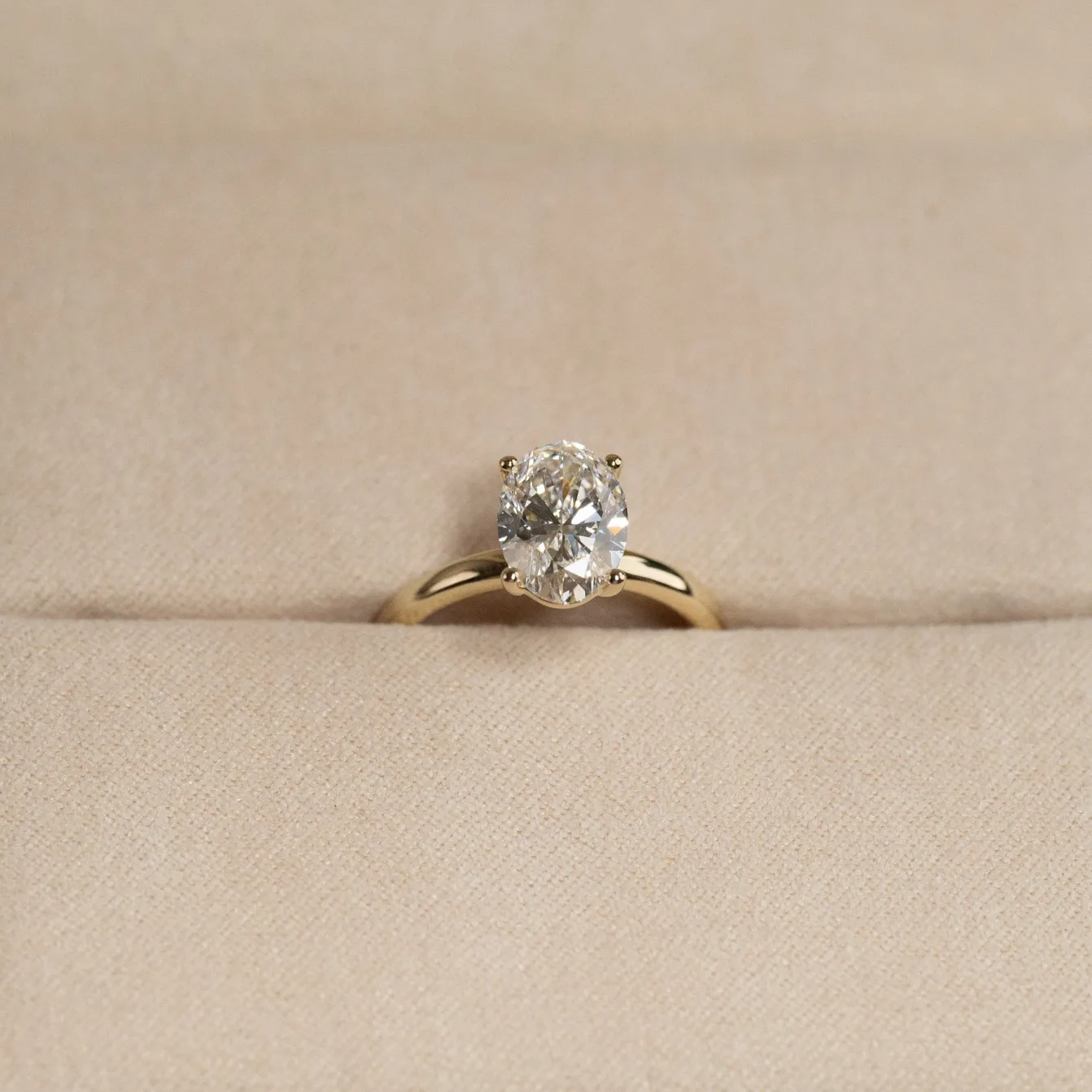 SOLITAIRE OVAL-CUT DIAMOND RING - 2.0ct - YG