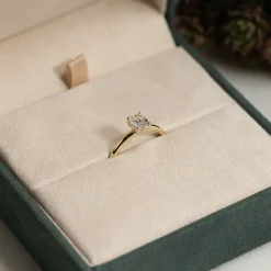 SOLITAIRE OVAL-CUT DIAMOND RING - 0.75ct - YG