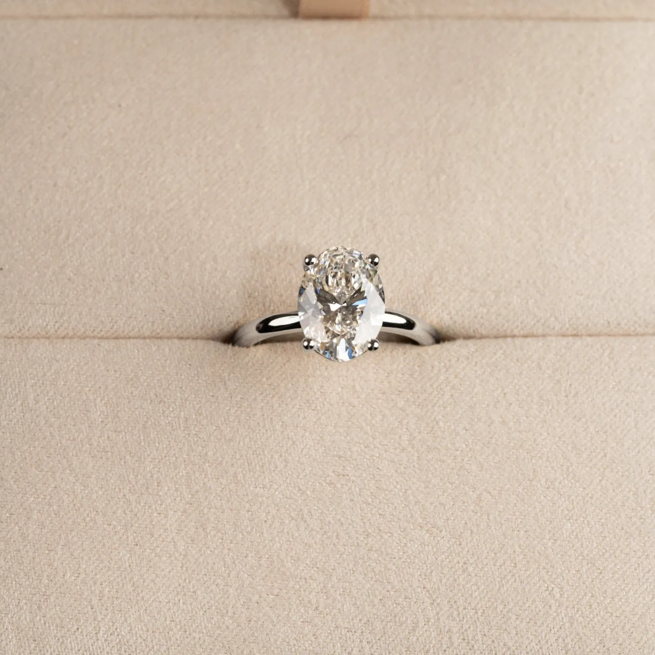 SOLITAIRE OVAL-CUT DIAMOND RING - 3.0ct - WG