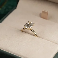 SOLITAIRE OVAL-CUT DIAMOND RING - 3.0ct - YG