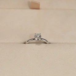 SOLITAIRE OVAL-CUT DIAMOND RING - 0.75ct - WG