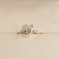 SOLITAIRE OVAL-CUT DIAMOND RING - 1.5ct - YG