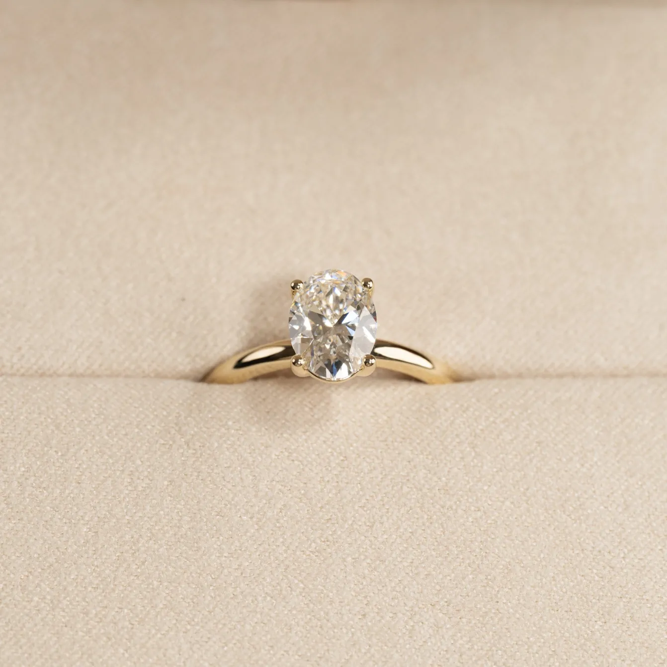 SOLITAIRE OVAL-CUT DIAMOND RING - 1.5ct - YG