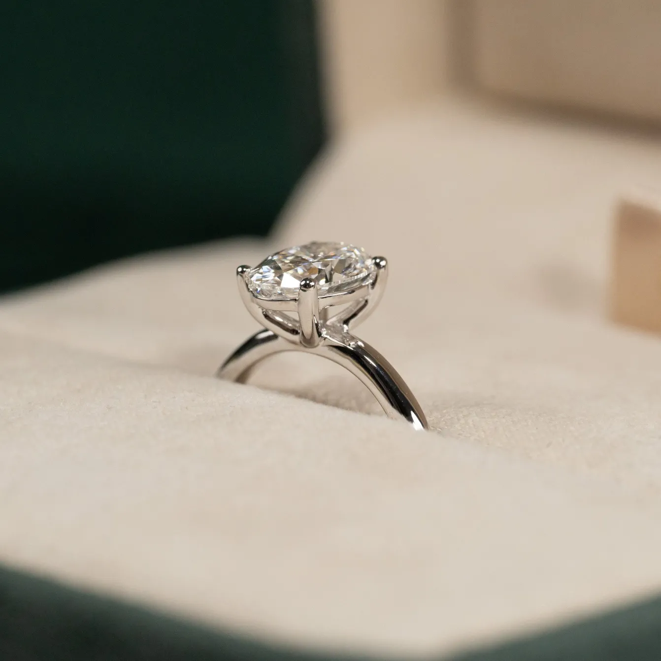 SOLITAIRE OVAL-CUT DIAMOND RING - 1.5ct - WG