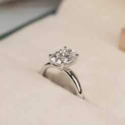 SOLITAIRE OVAL-CUT DIAMOND RING - 2.0ct - WG