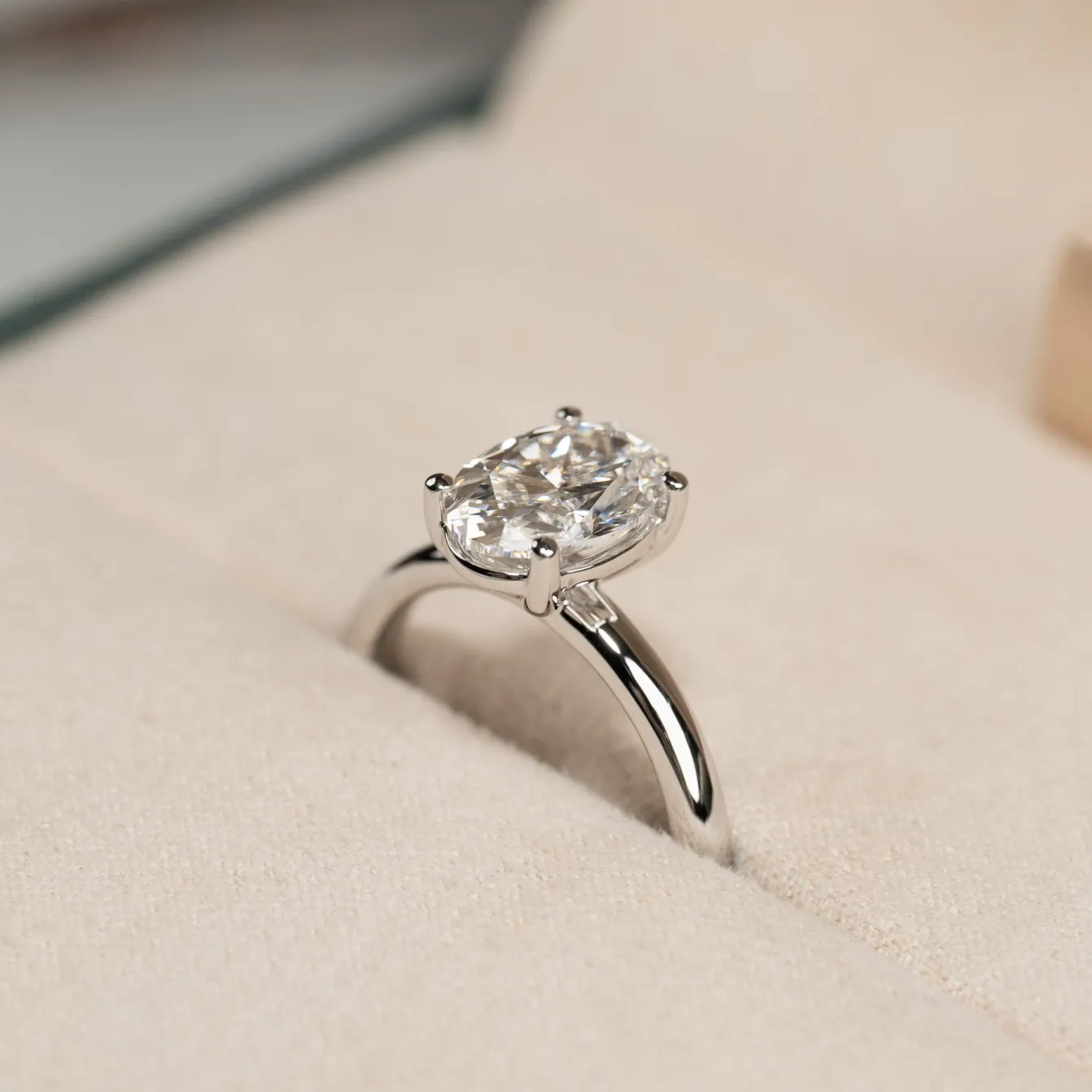 SOLITAIRE OVAL-CUT DIAMOND RING - 2.0ct - WG