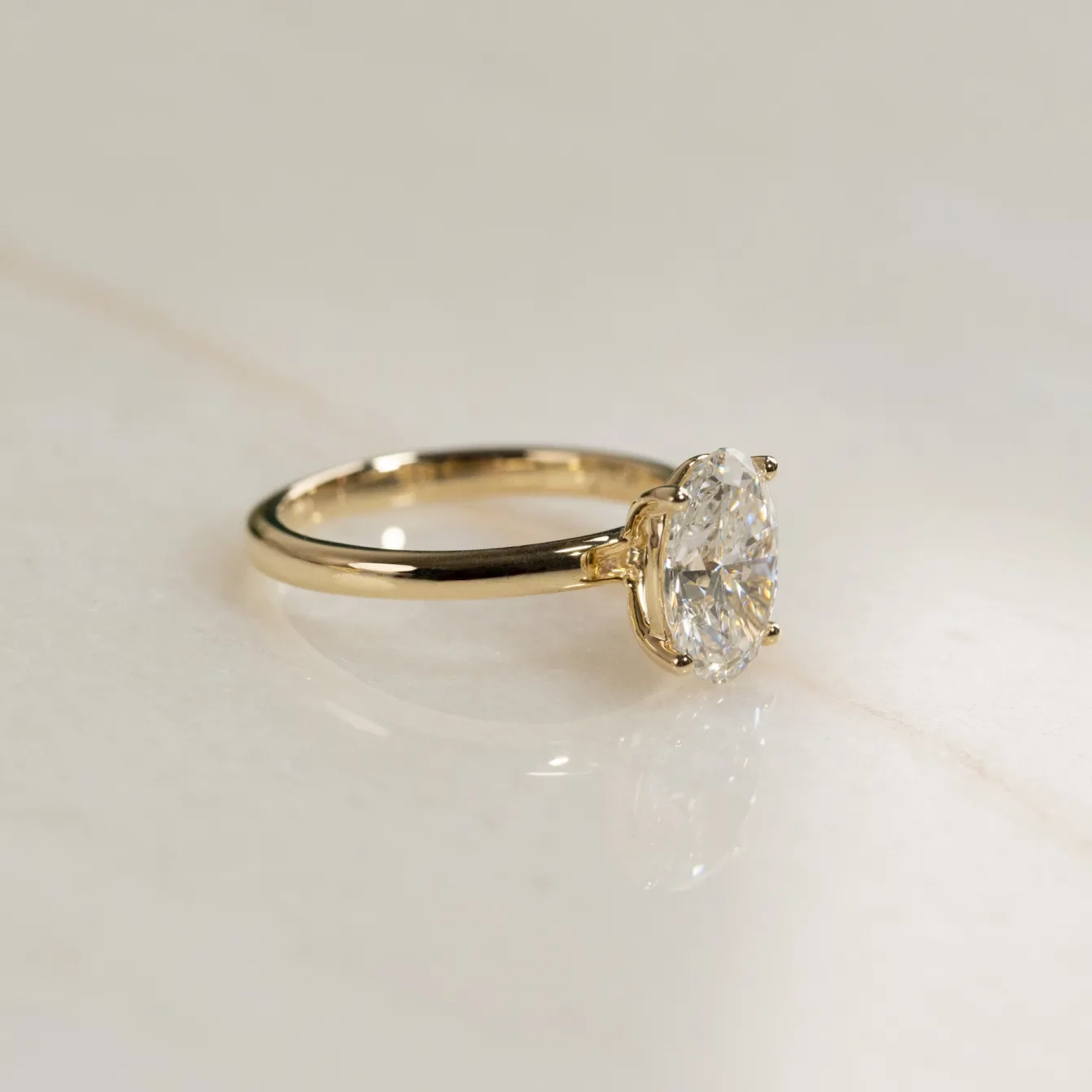 SOLITAIRE OVAL-CUT DIAMOND RING - 2.0ct - YG